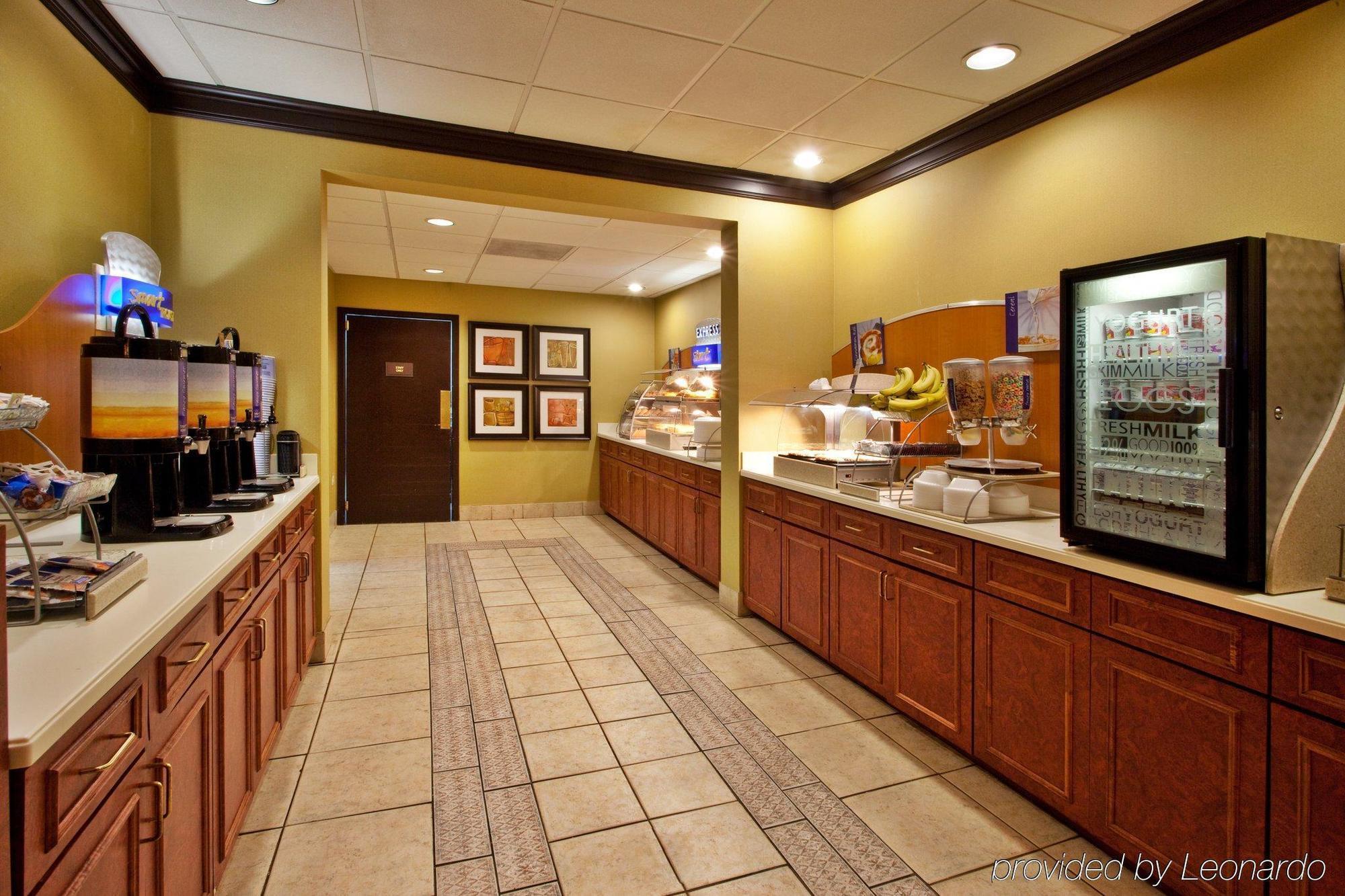 Holiday Inn Express Atlanta Airport-College Park By Ihg Restaurant photo